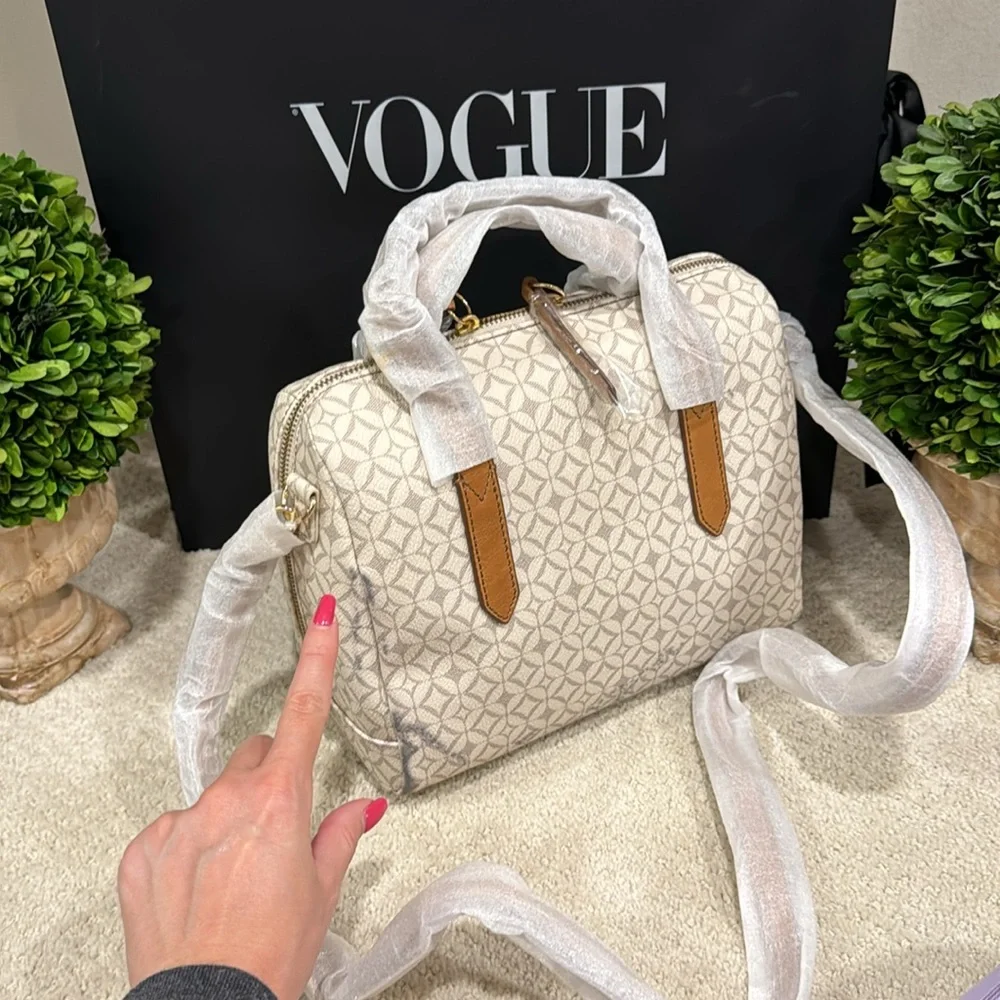 Fossil neutral pattern leather purse
